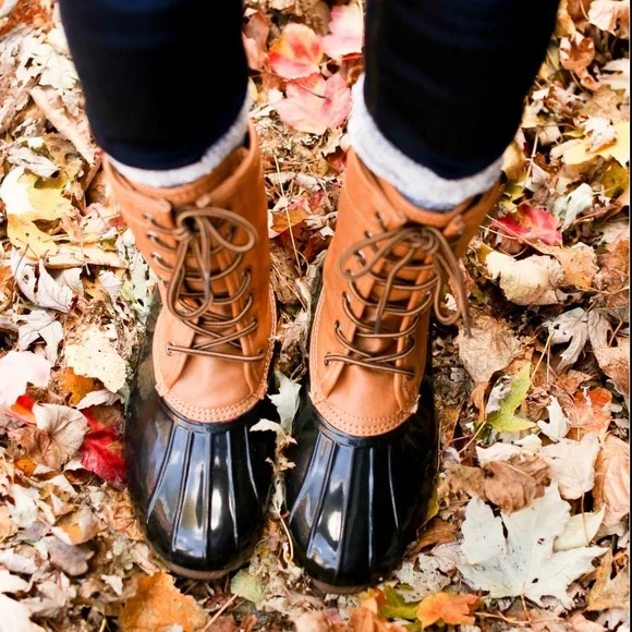 Madden Girl Flurry Red and Black Flannel Lined Full Back Zip Duck Winter Boots - Picture 4 of 6